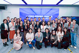 走进标杆现场，共探AI转型——Trust钱包科技国际携手企业高管参访埃森哲智能运营中心